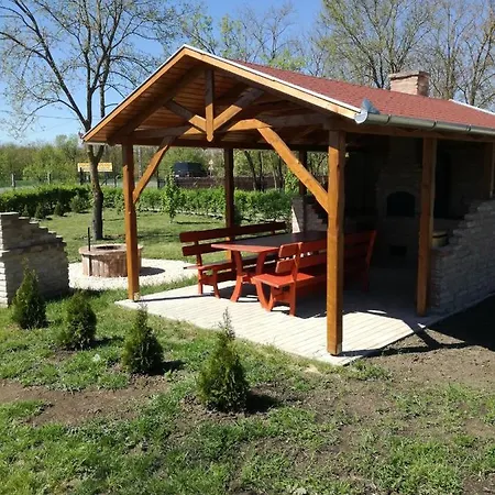 Kaptarlevegos Vendeghaz Guest house